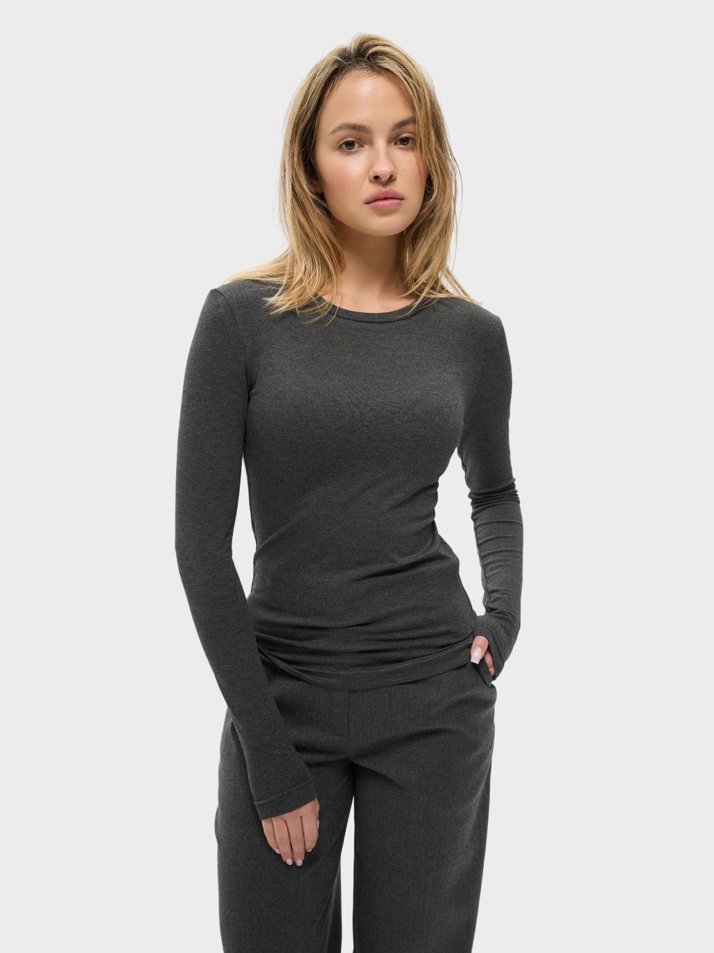 Лонгслів приталений сірий