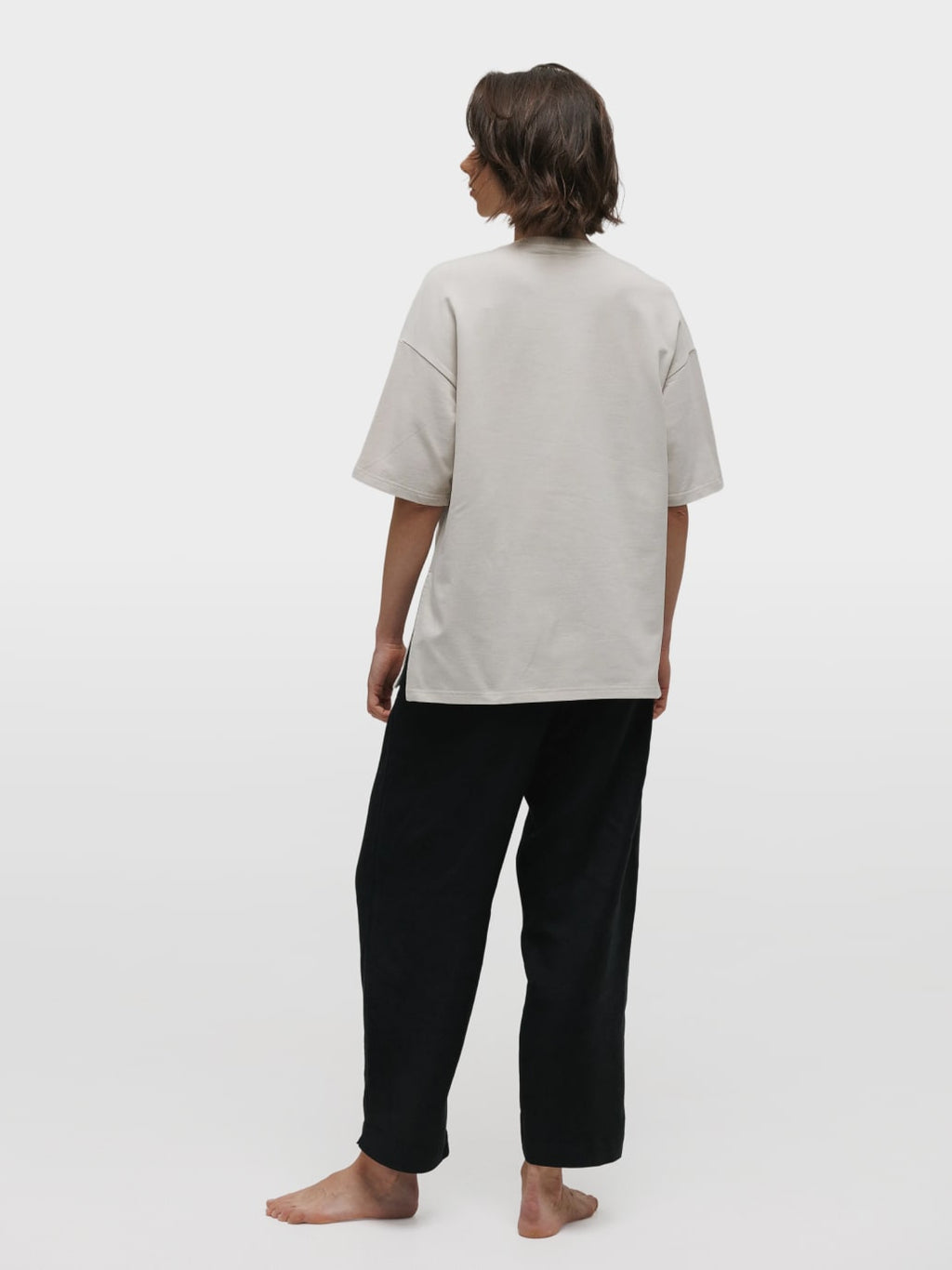 Футболка жіноча бежева з вишитим тризубом